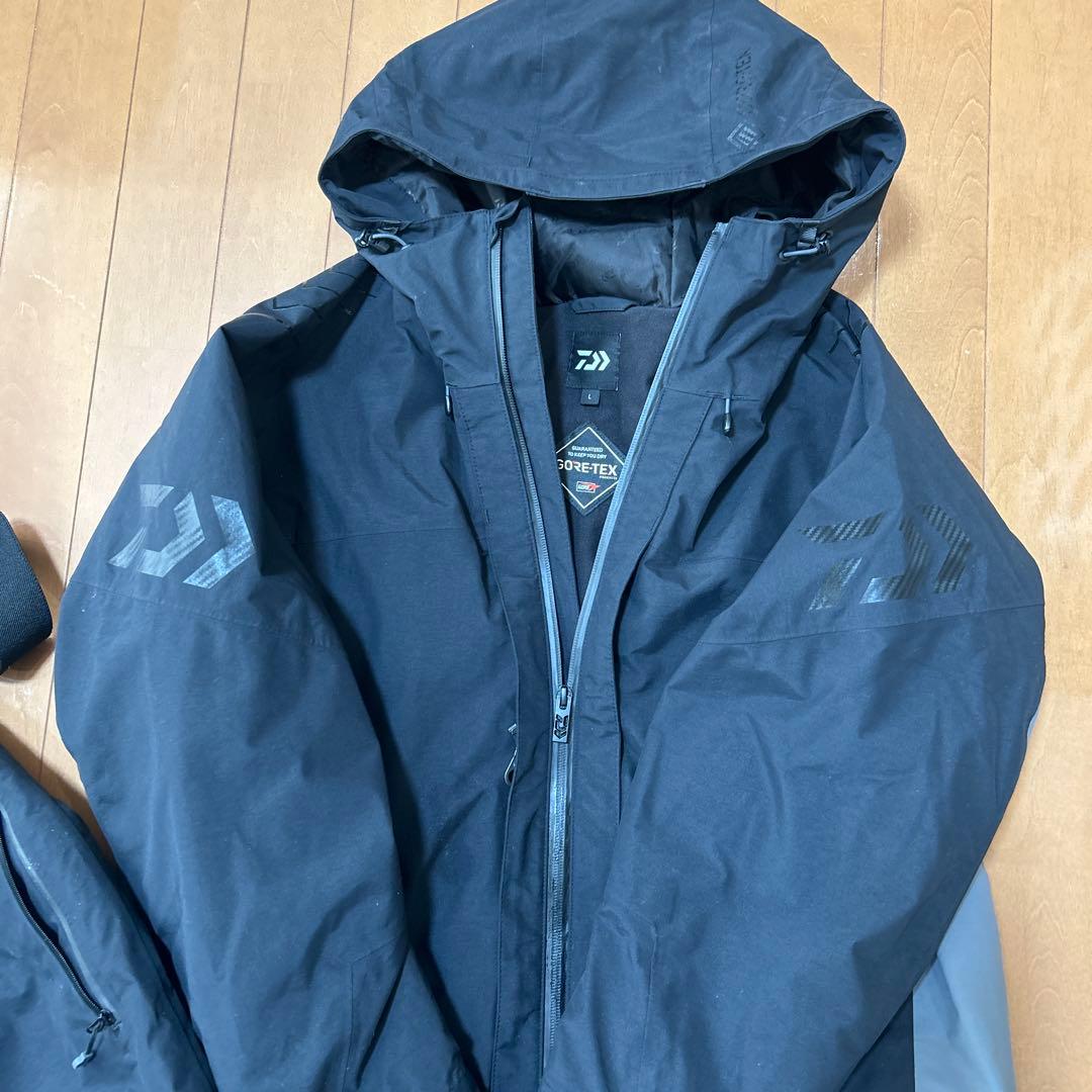 現行品！ダイワゴアテックスコンビアップウィンタースーツ　DW-1824 Lサイズ