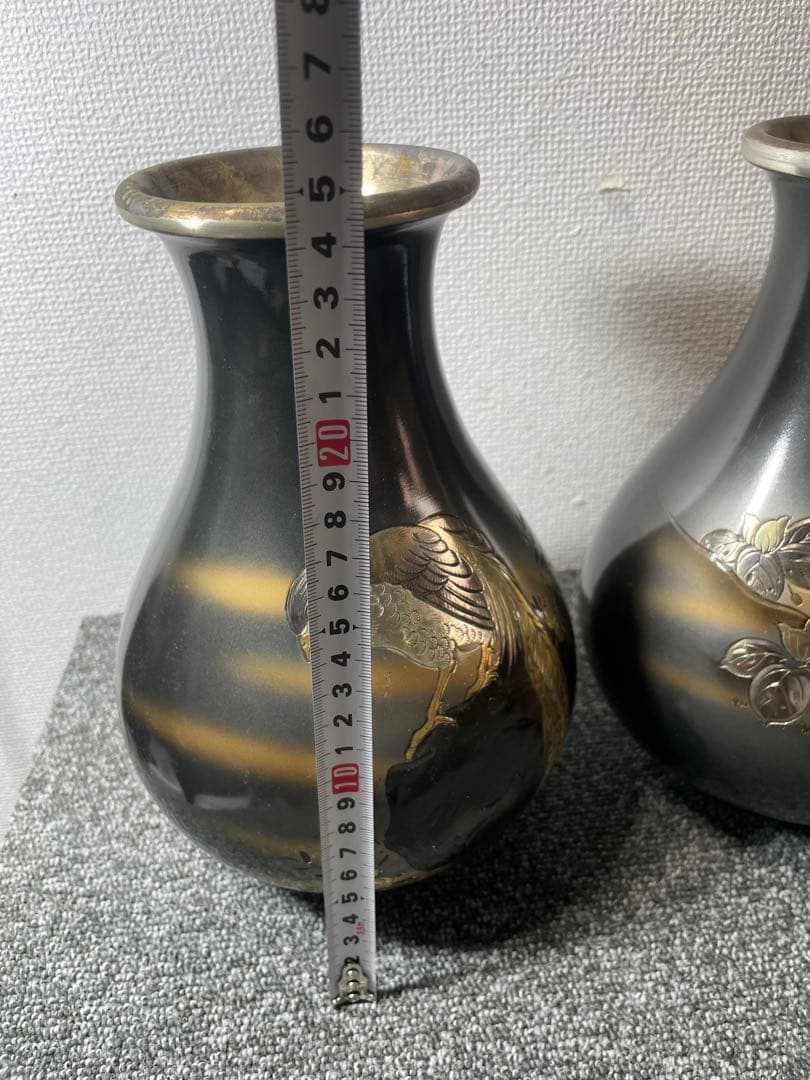 鶯と梅柄の花器　花瓶　蒔絵っぽい装飾