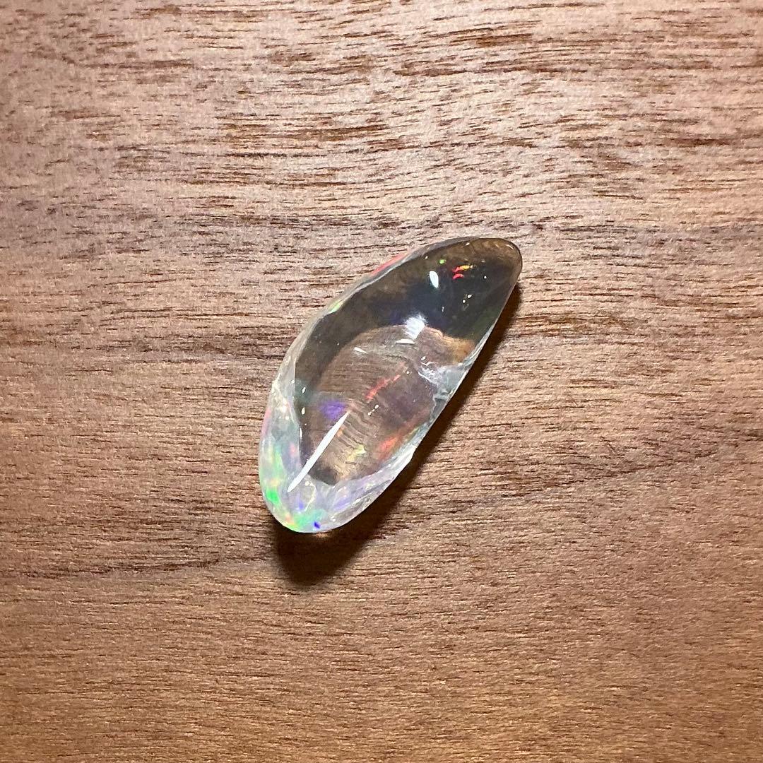 メキシコ産　オパール ポリッシュ　約2.2×1.0×0.6㎝