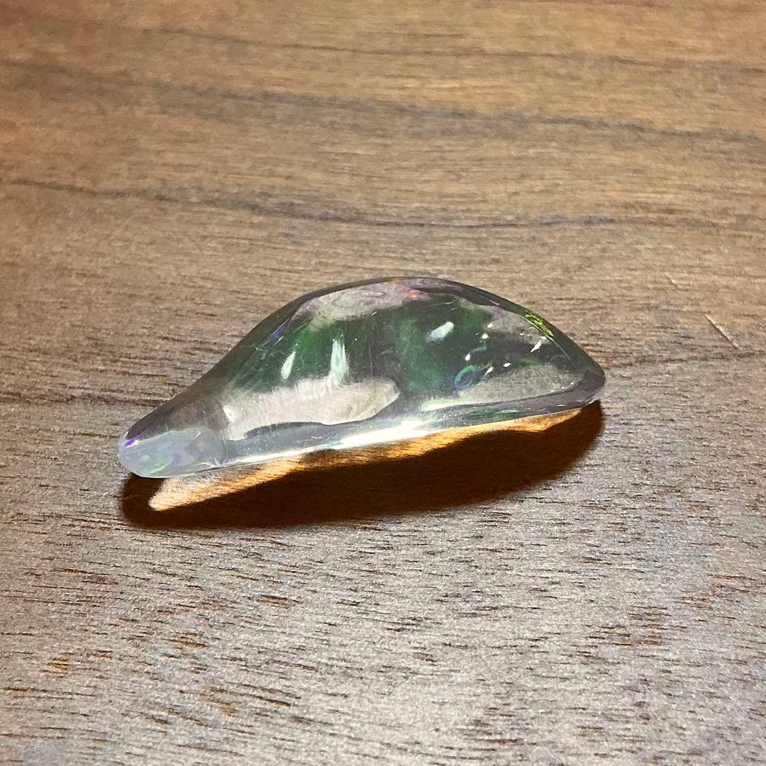 メキシコ産　オパール ポリッシュ　約2.2×1.0×0.6㎝