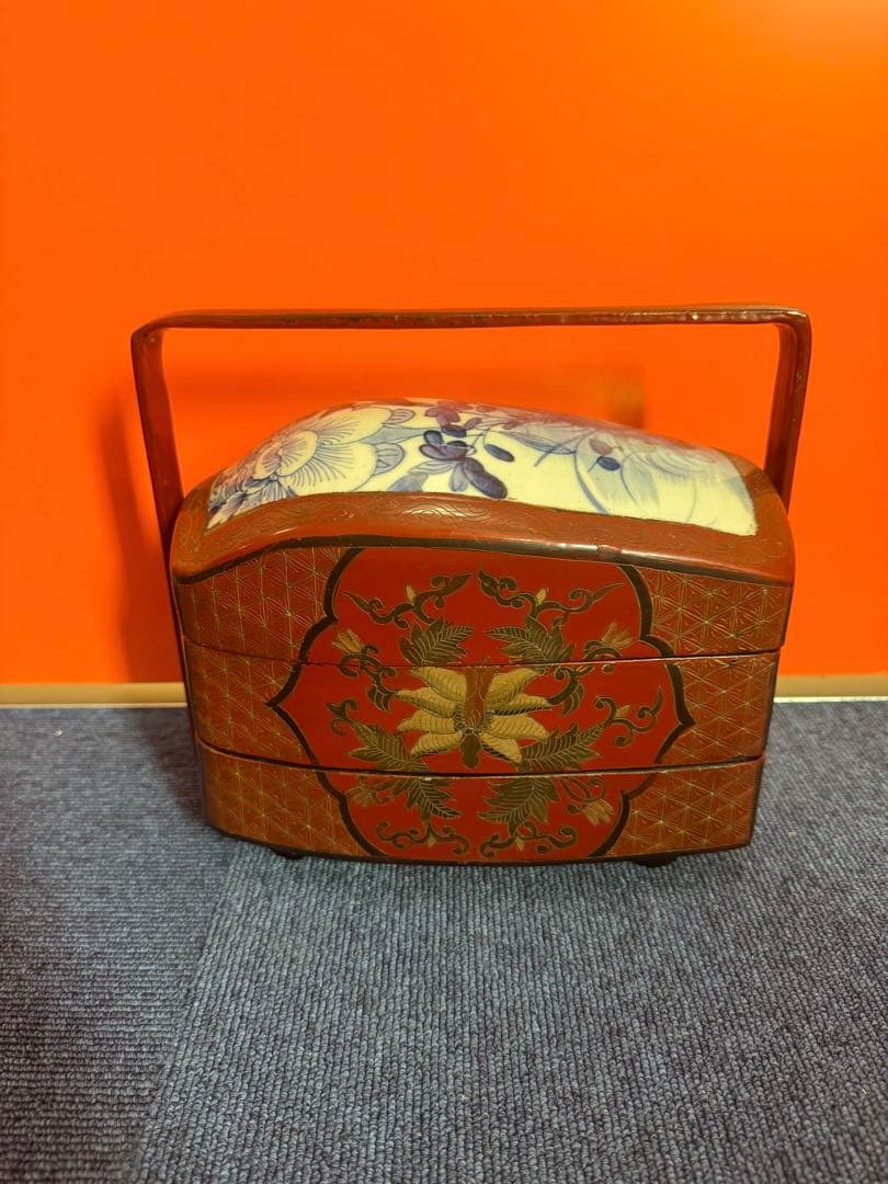 1818 中国骨董　新渡染付蓋付　木製　漆塗　提重　時代物