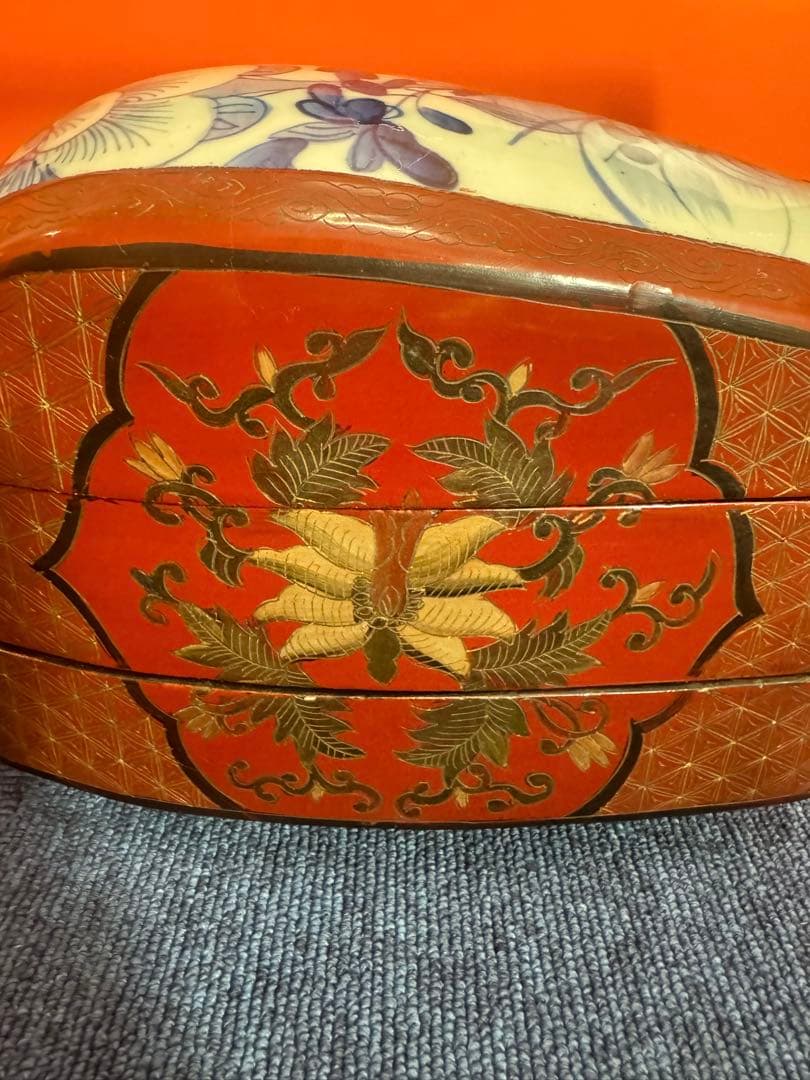 1818 中国骨董　新渡染付蓋付　木製　漆塗　提重　時代物