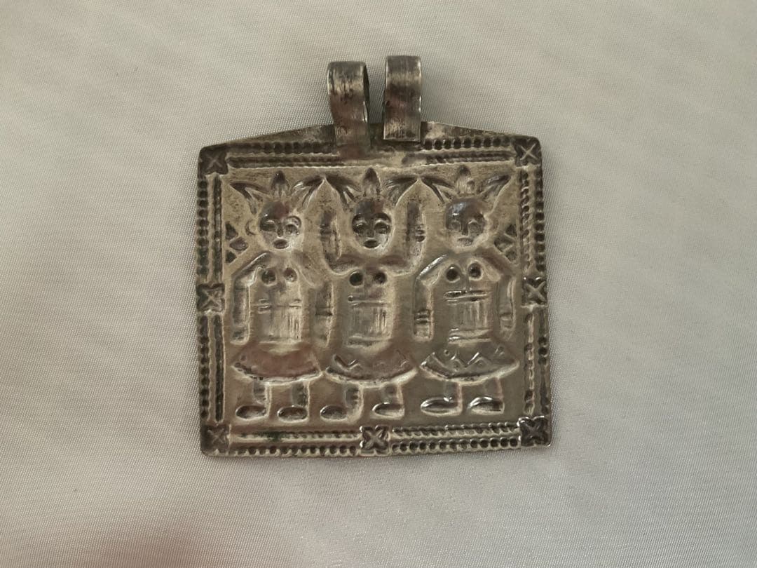 ☆ヴィンテージ！スリランカ銀細工「セレンディップ三人の王子」ペンダントヘッド②