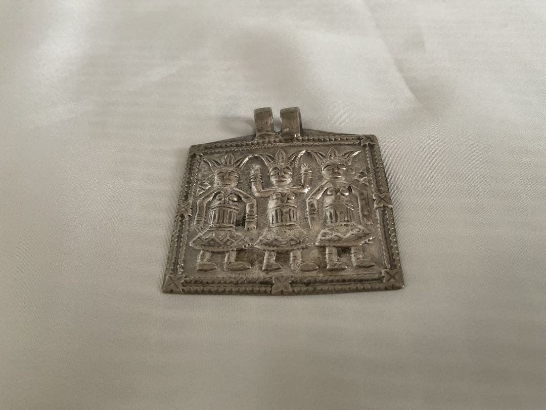 ☆ヴィンテージ！スリランカ銀細工「セレンディップ三人の王子」ペンダントヘッド②