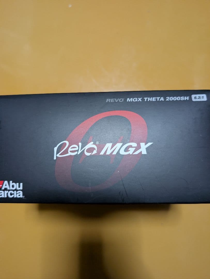 極美品　Abu Garcia Revo MGX THETA 2000SH レボ