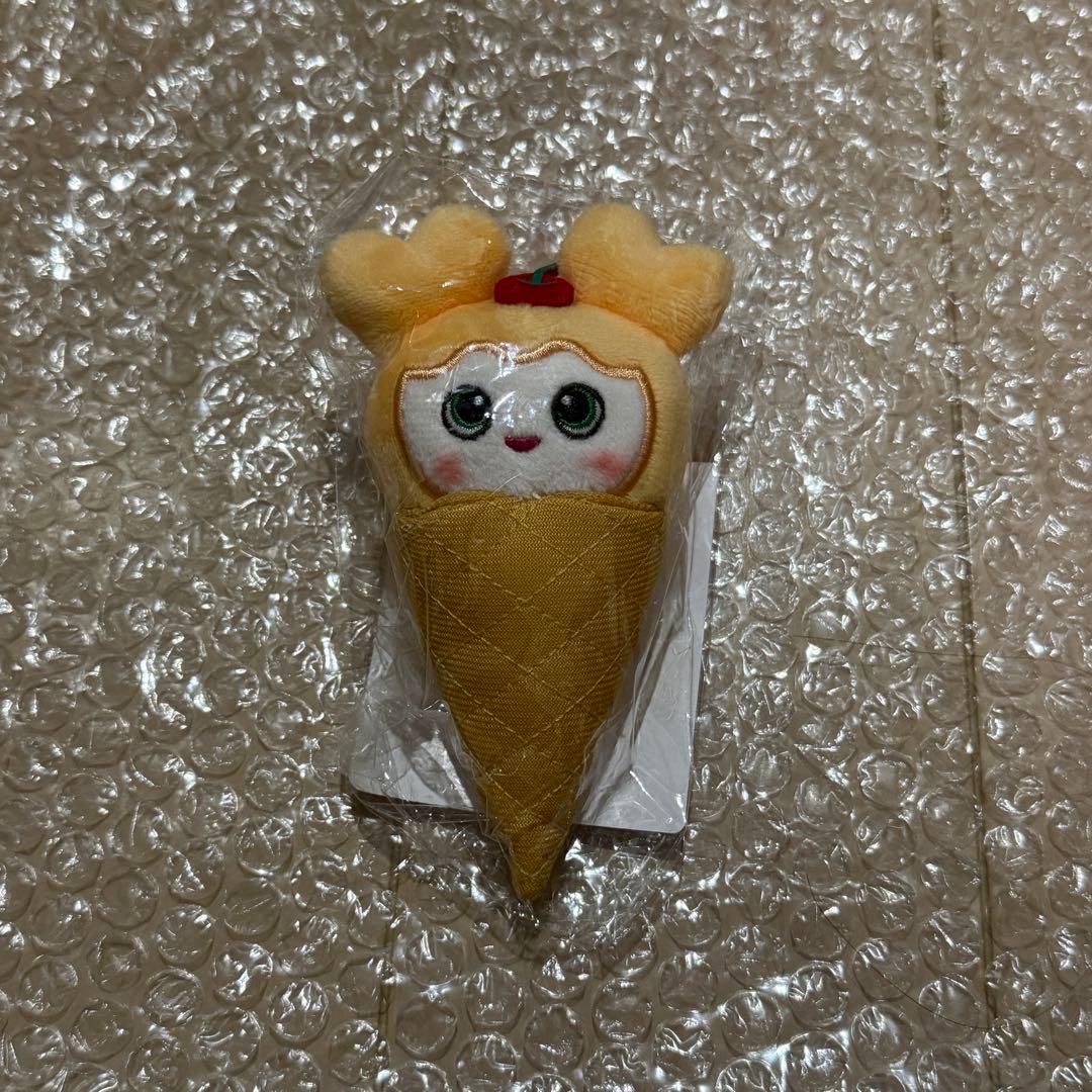 TWICE BABY LOVELYS アイスぬいぐるみバッチ　ジヒョ ジブリー