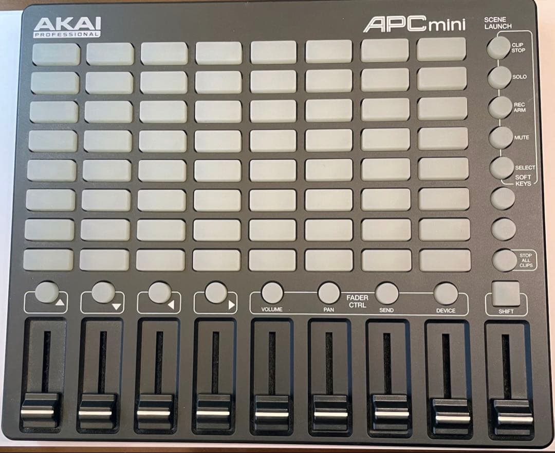 AKAI製 APC mini Ableton Live対応MIDIコントローラー