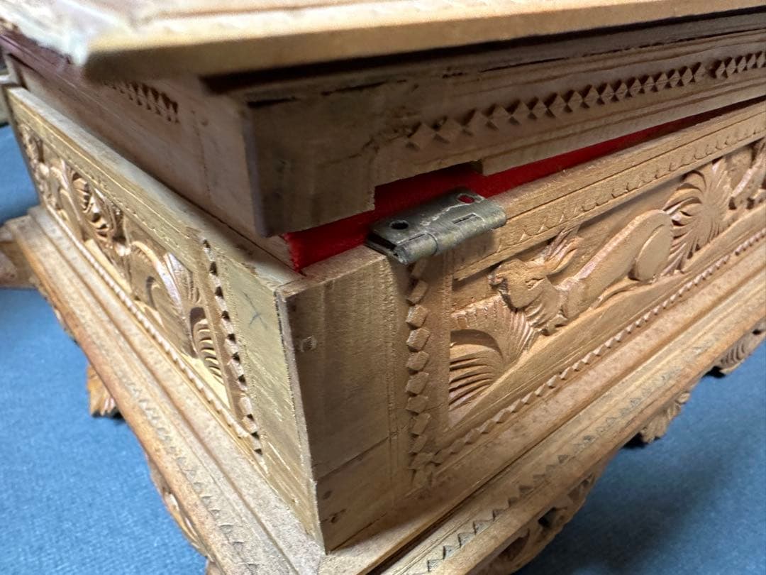 インド白檀　木彫り　骨董 木製　置物　骨董　アンティーク　小物入れ