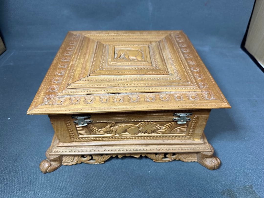 インド白檀　木彫り　骨董 木製　置物　骨董　アンティーク　小物入れ