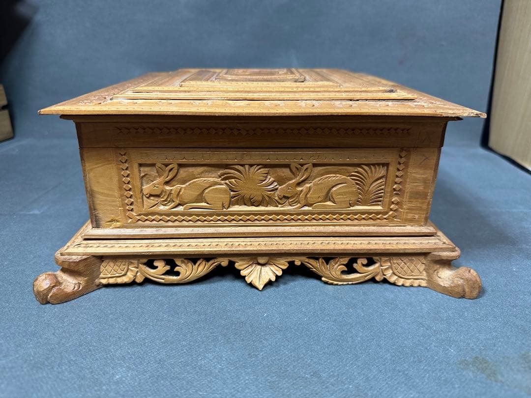 インド白檀　木彫り　骨董 木製　置物　骨董　アンティーク　小物入れ