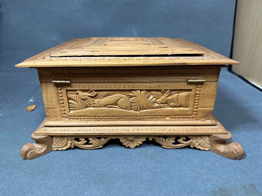 インド白檀　木彫り　骨董 木製　置物　骨董　アンティーク　小物入れ