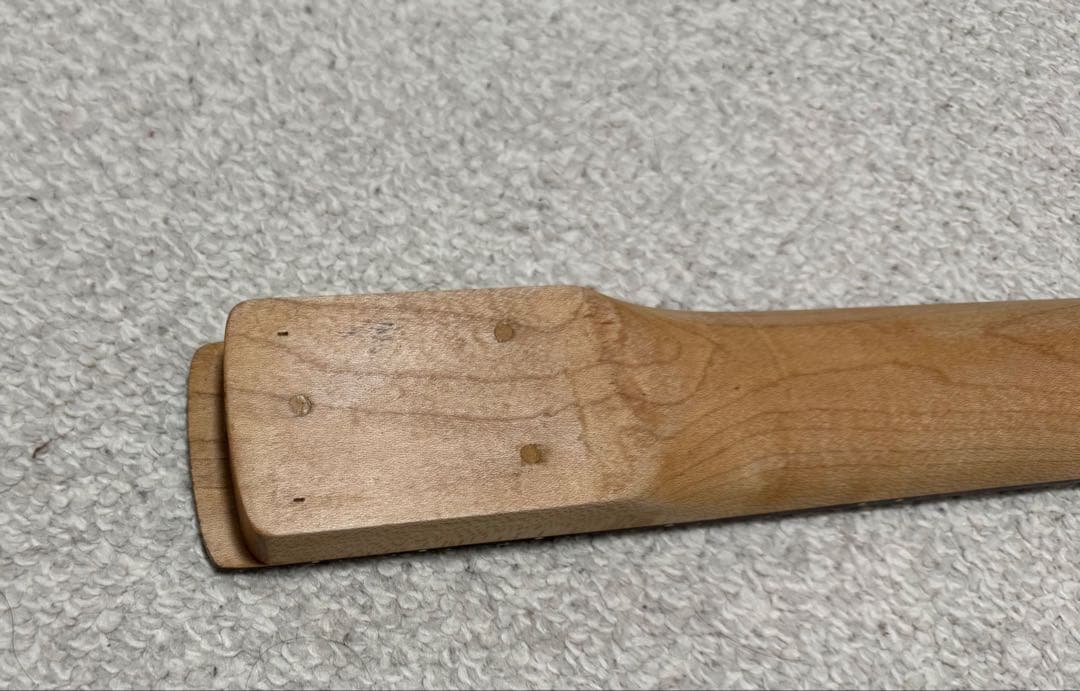 ストラトタイプネック ペグ・ロックナット付