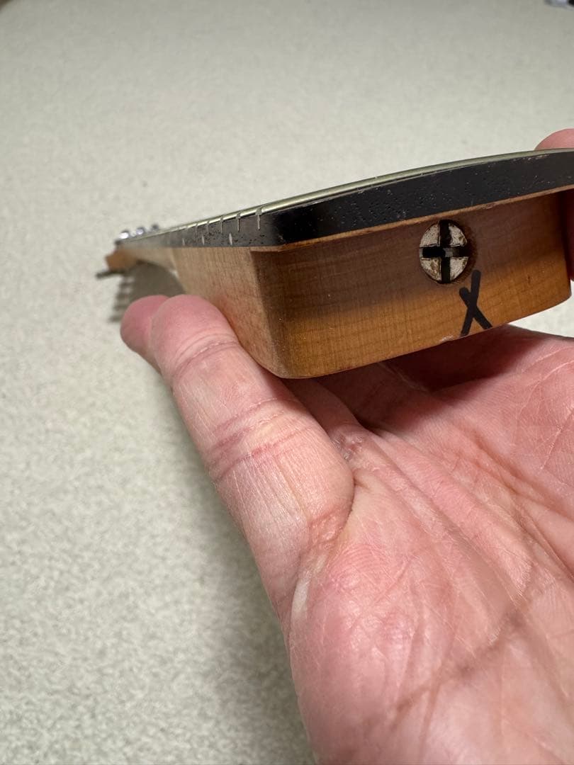 ストラトタイプネック ペグ・ロックナット付