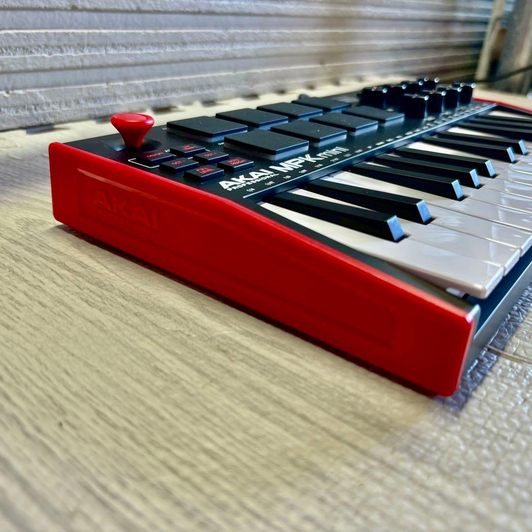 AKAI ProfessionalのMPK mini MK3 25鍵 キーボード