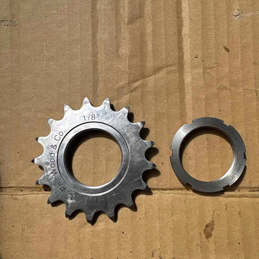 Philwood track cog 17T 1/8 ロックリング付き