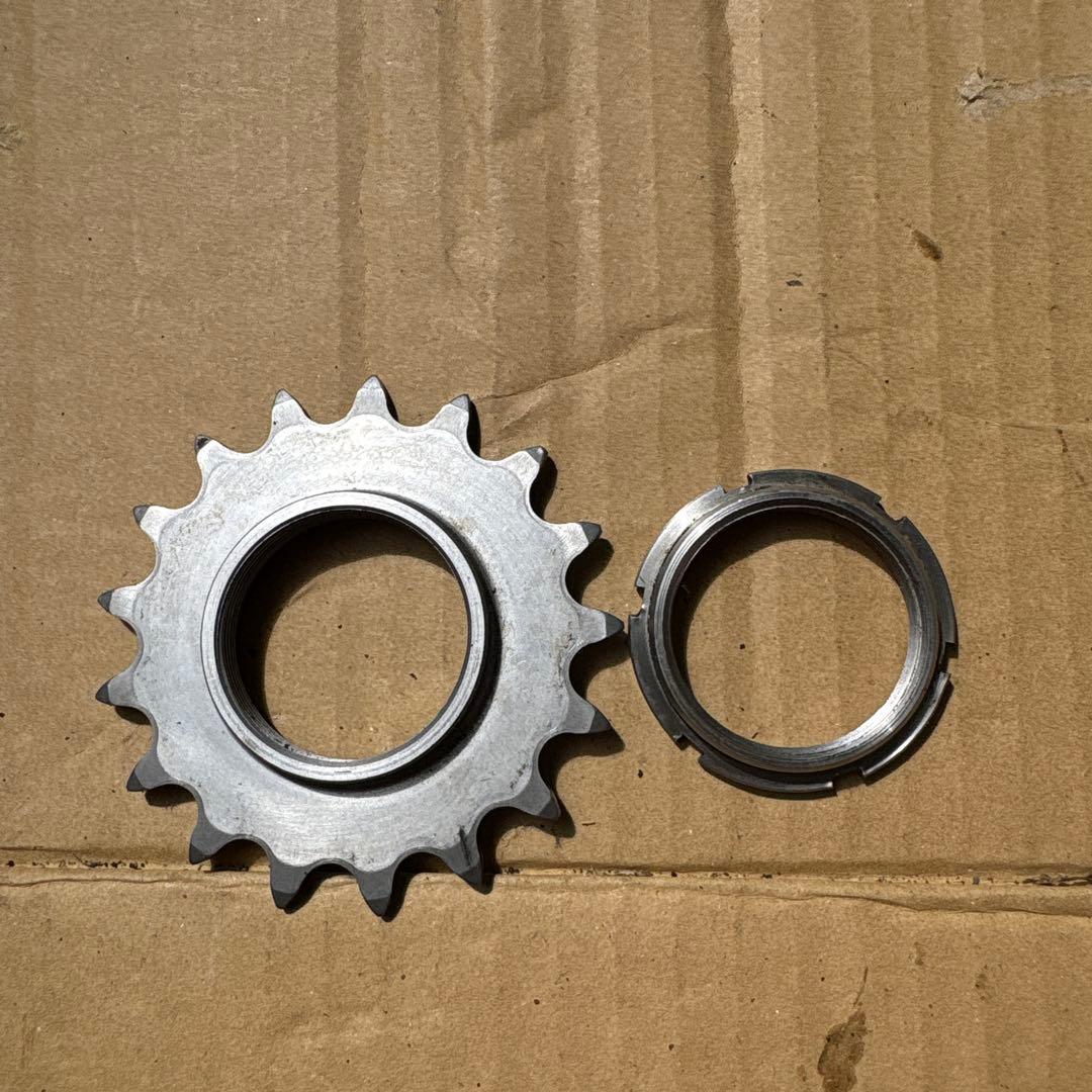 Philwood track cog 17T 1/8 ロックリング付き