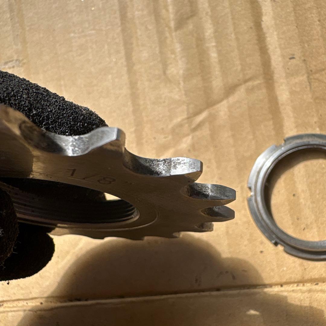 Philwood track cog 17T 1/8 ロックリング付き