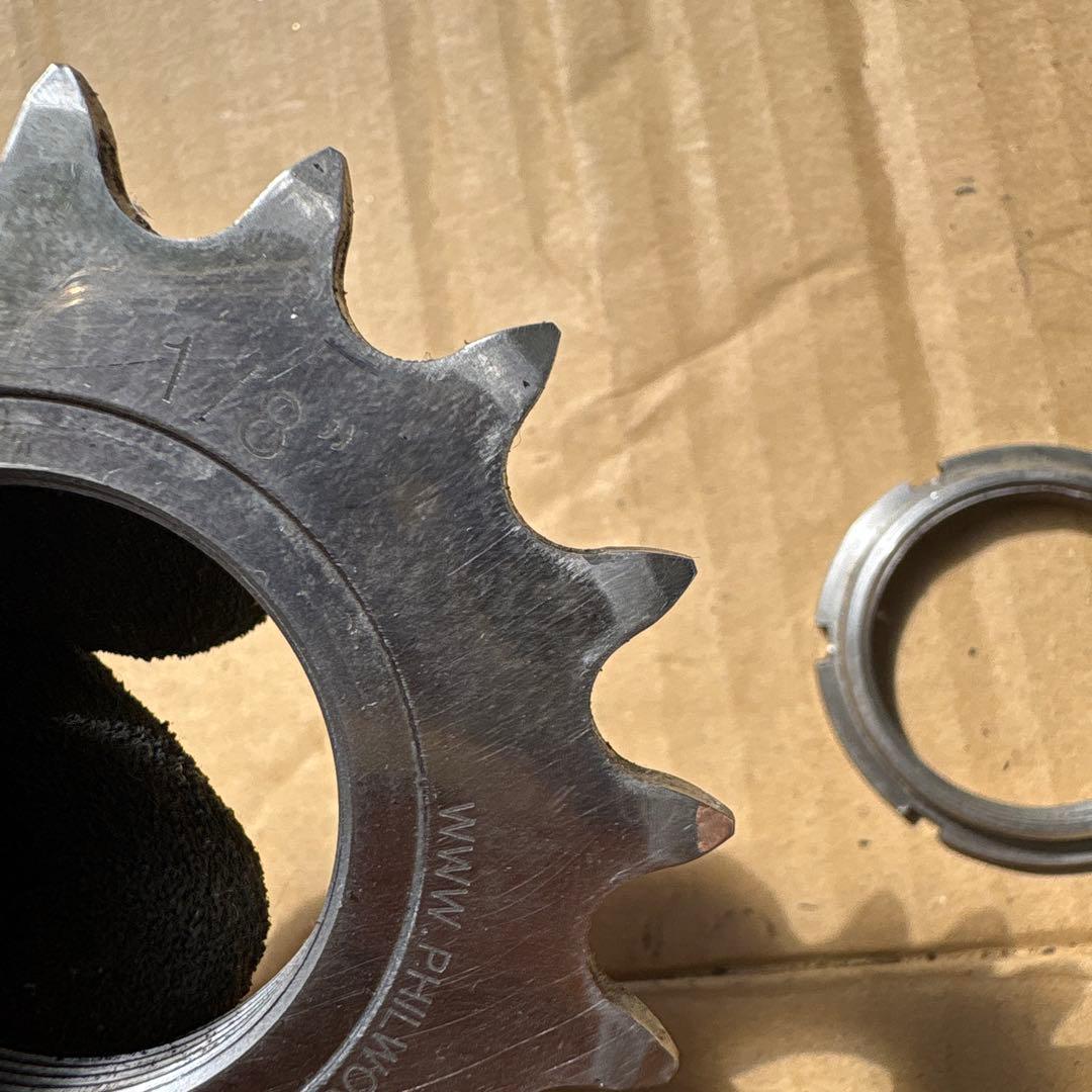Philwood track cog 17T 1/8 ロックリング付き