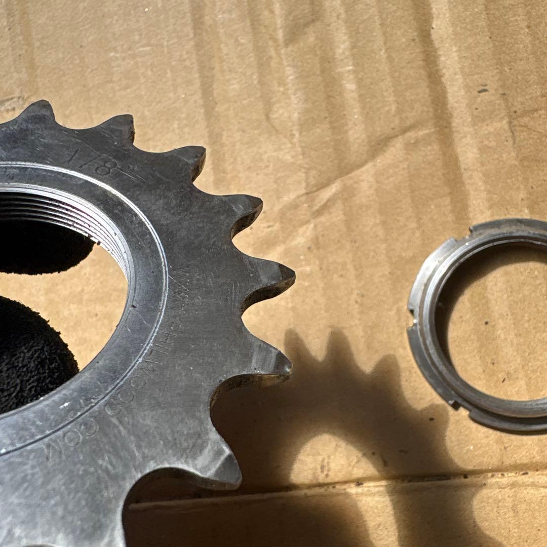 Philwood track cog 17T 1/8 ロックリング付き