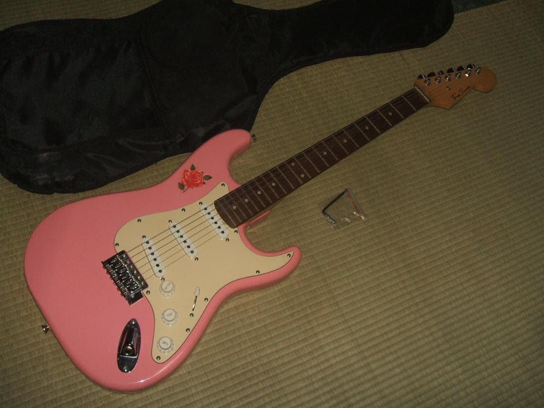Tony Smith エレキギター　ストラトキャスター ピンク色ボディ