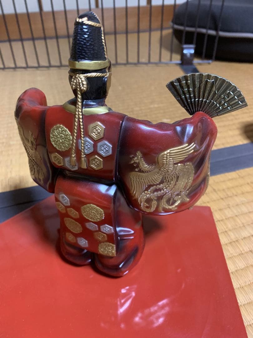 翁　人形　赤と金色の伝統人形