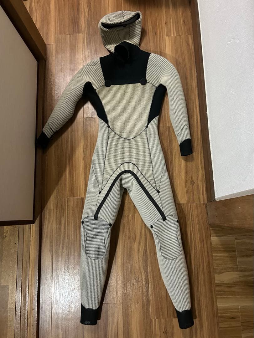 Patagonia パタゴニア　R4フード付きセミドライ