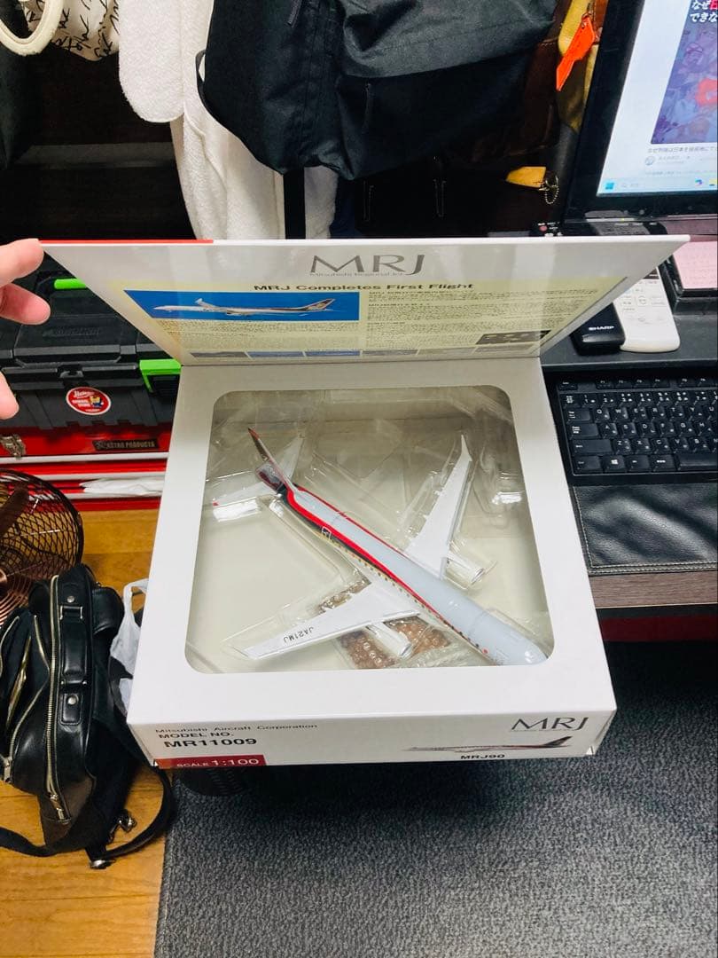 三菱 MRJ 1:100 ソリッド胴体モデル