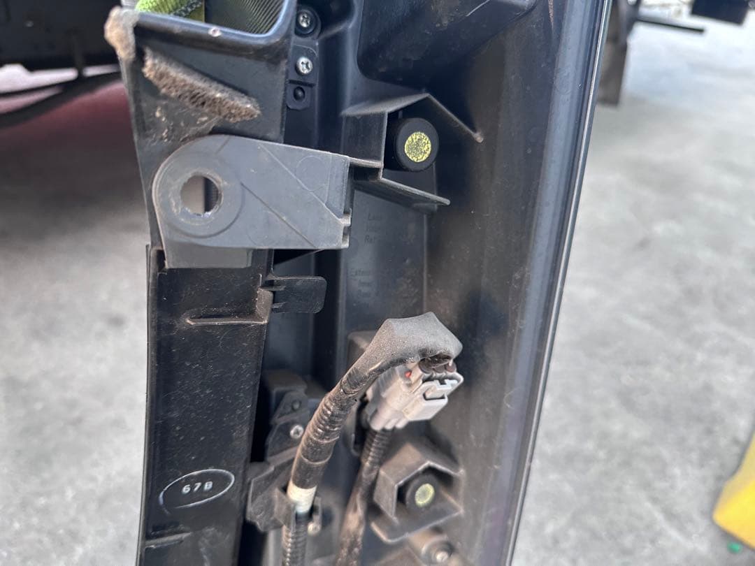 トヨタ　80 ヴォクシー　テールランプ　右左セット