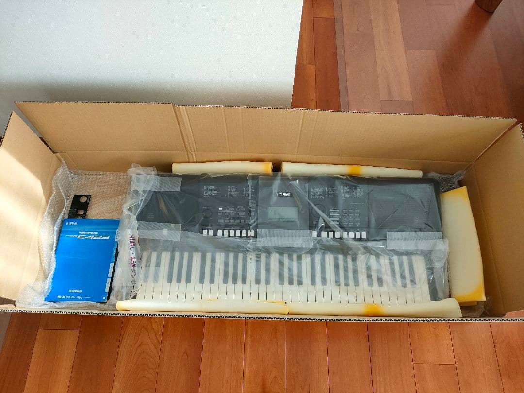 （solo)Yamaha PSR-E423 電子キーボード、スタンド付