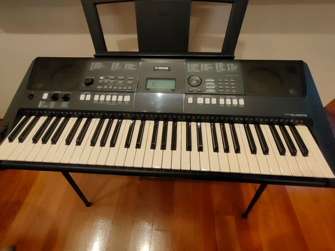 （solo)Yamaha PSR-E423 電子キーボード、スタンド付