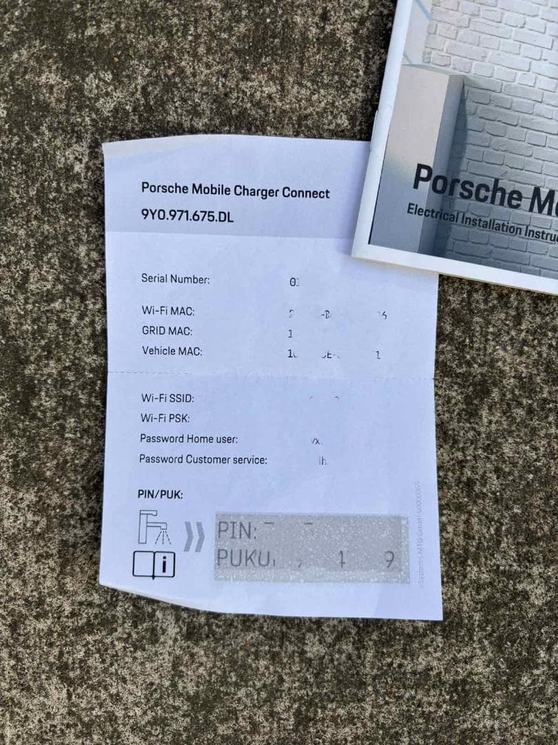 ポルシェ モバイルチャージャーコネクト 充電器 ケース付き