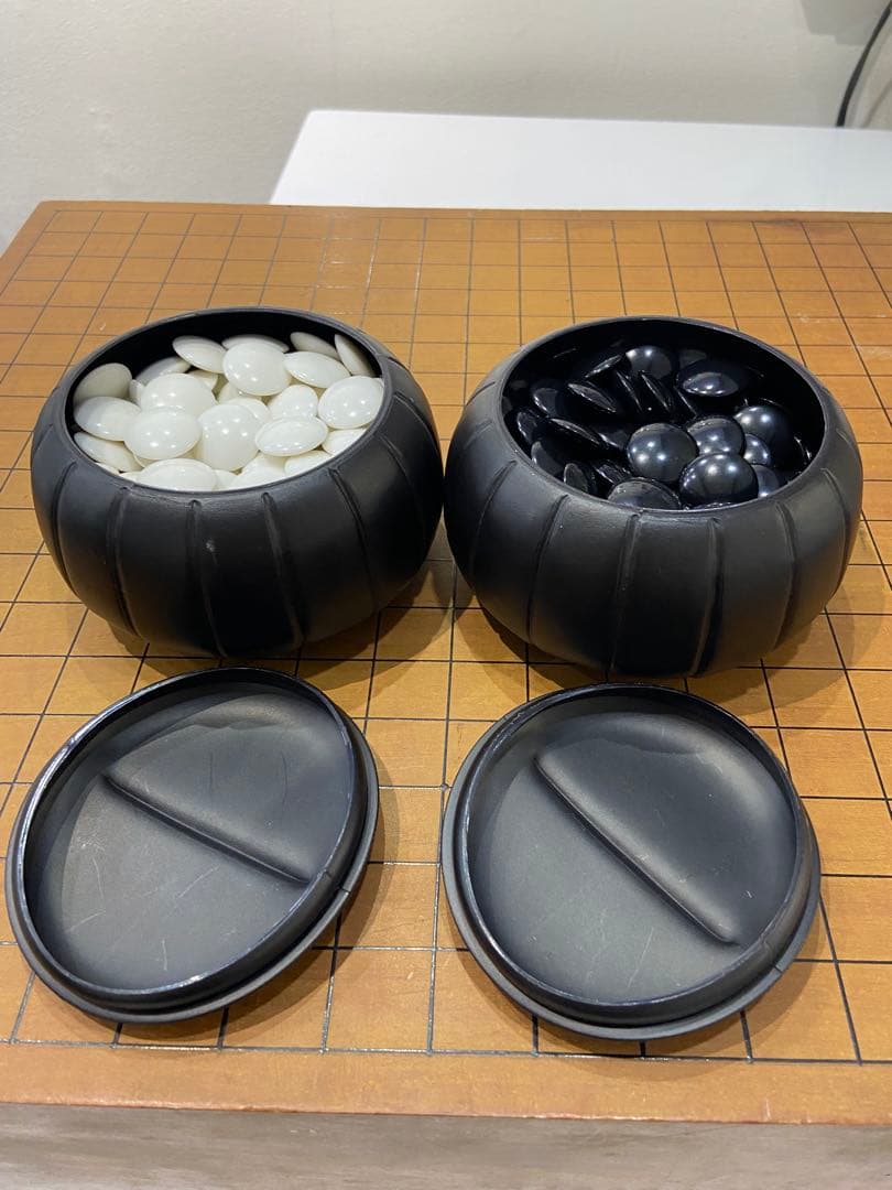 木製囲碁盤と碁石セット　かなり年代物