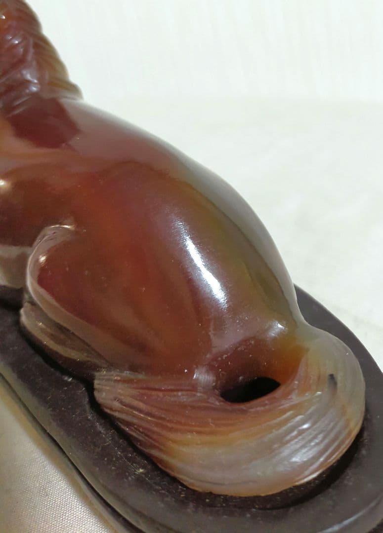 セール✨天然石　瑪瑙　彫刻馬　干支馬　木製台座付き