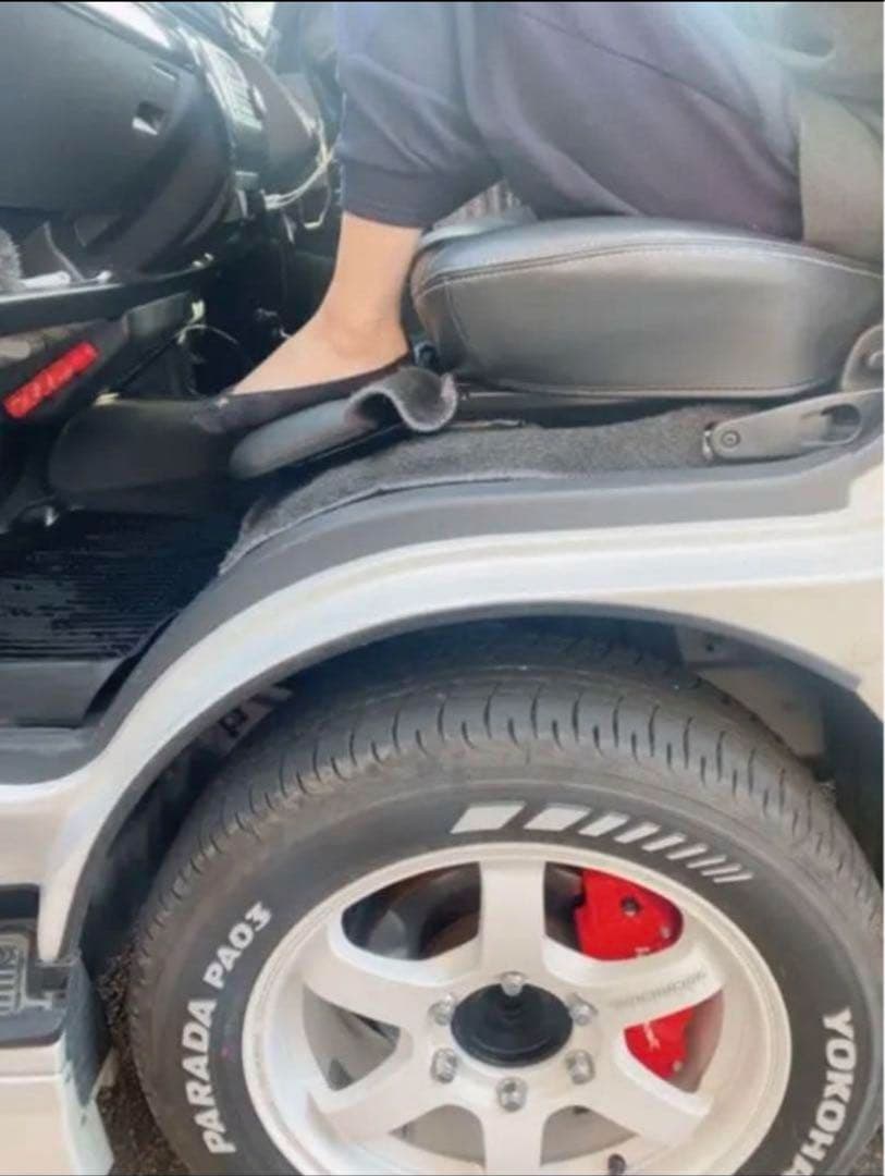 ハイエース200系　スーパーGL フットレスト　運転席側&助手席側　足おき台