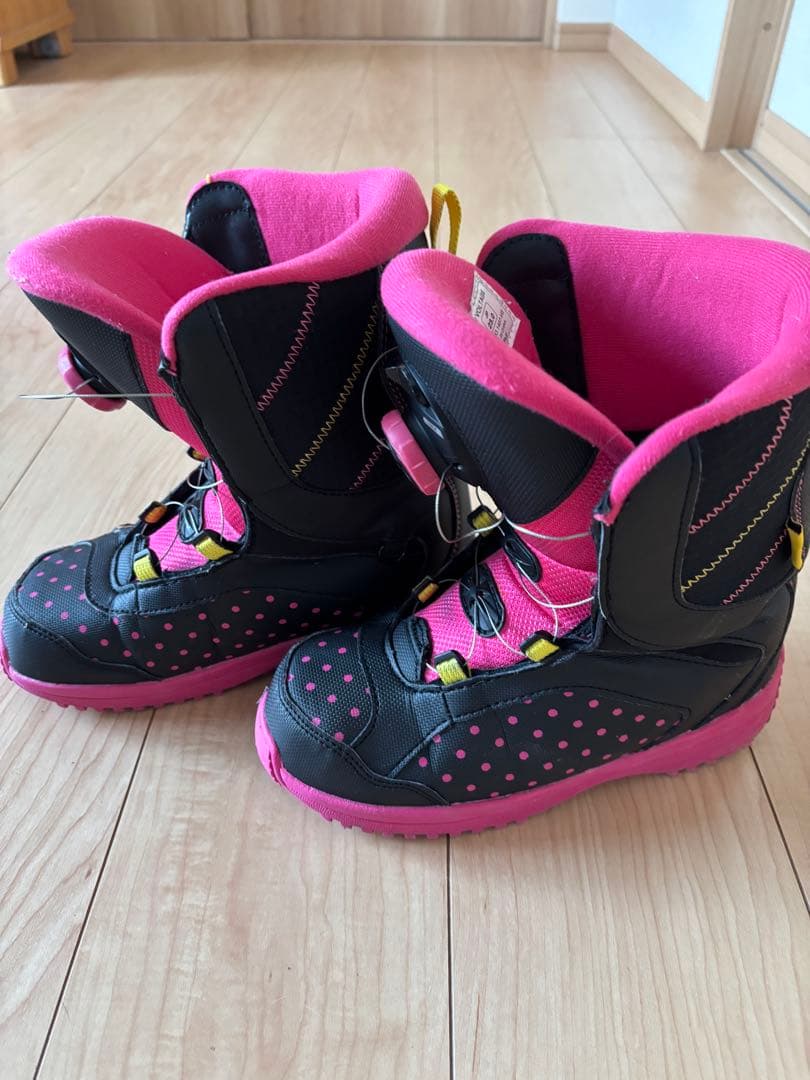 レンタルするよりお得です‼️ キッズスノーボード5点セット