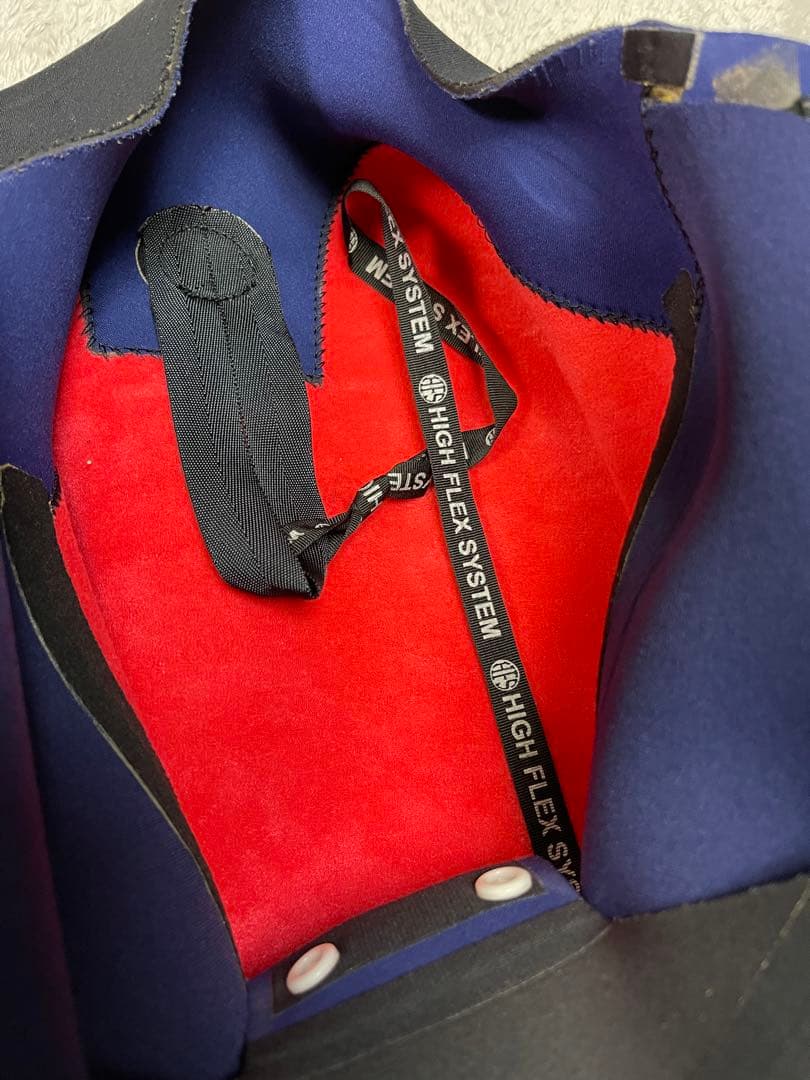 QUIVER (クイバーウエットスーツ) 3ミリフルスーツ　axxe