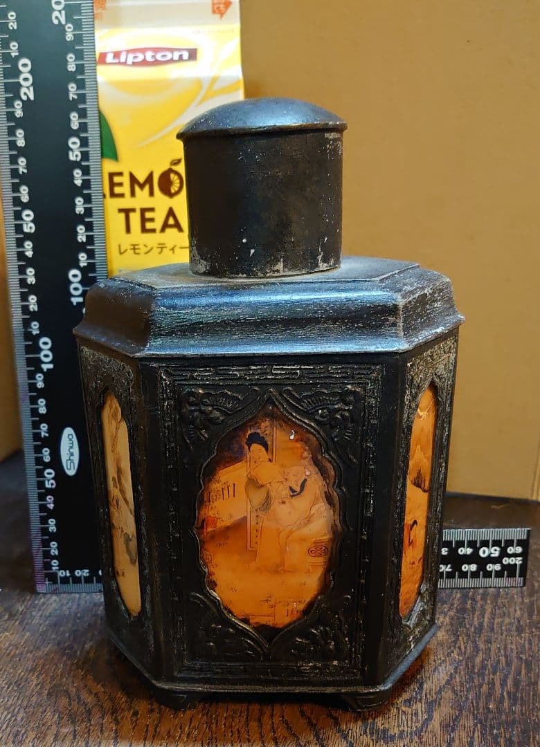 【中国古玩】『錫六角型ガラス絵入茶壺』底面に刻印有り。高さ18.5cm