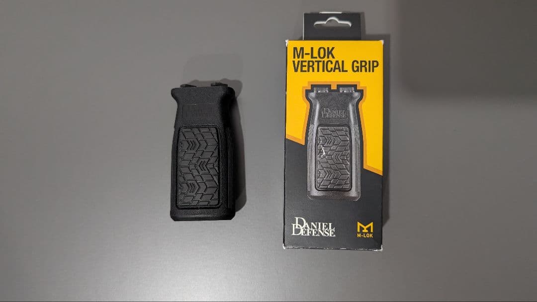 実物 Daniel Defence Vertical foregrip