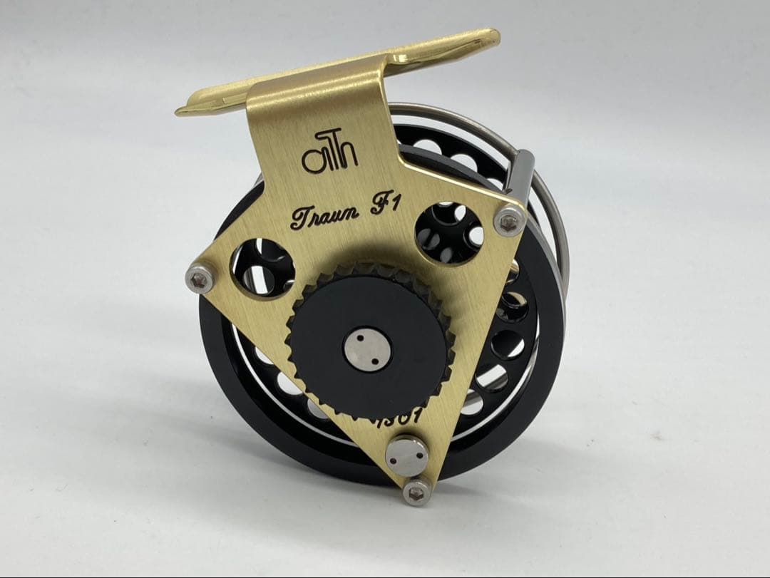 美品　アリハート トラウン F1　Ari T Hart Traun F1 右巻き