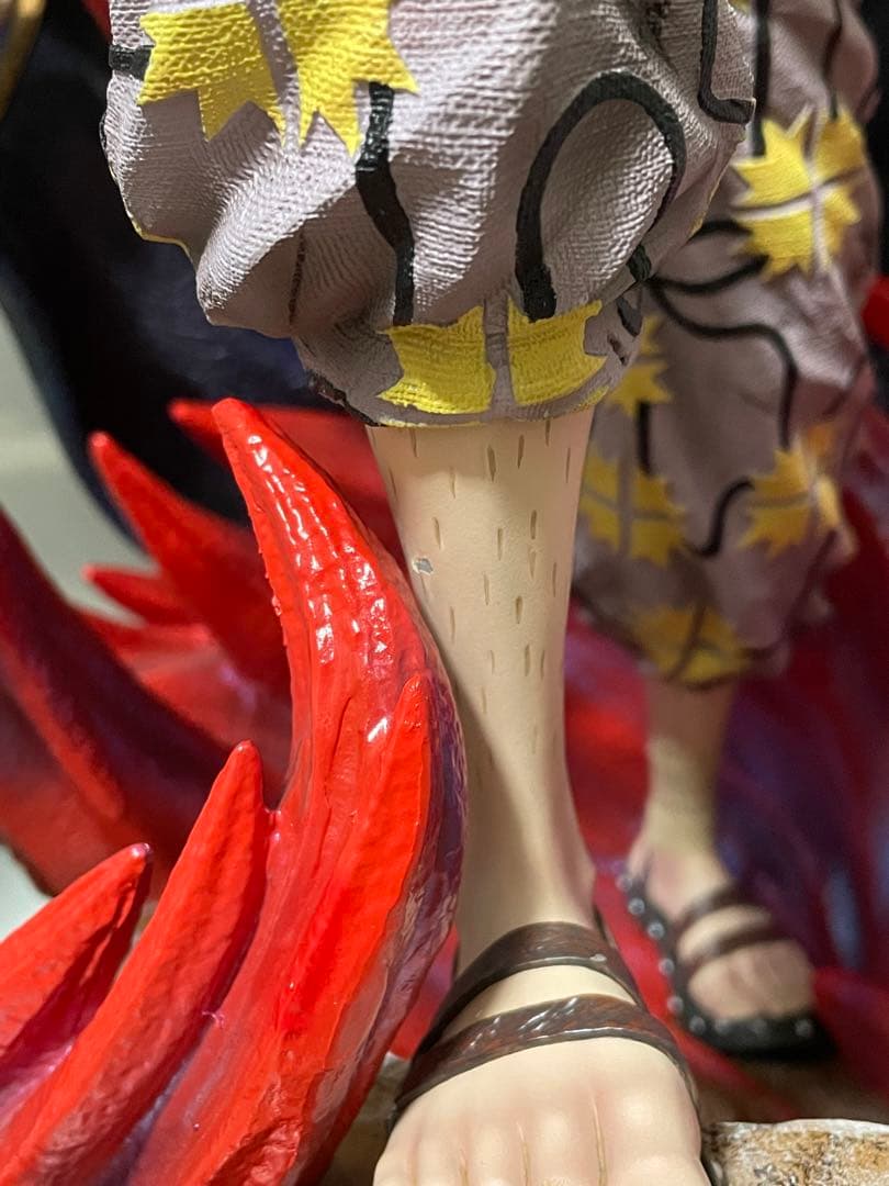 ①ONE PIECE フィギュア　赤髪のシャンクス