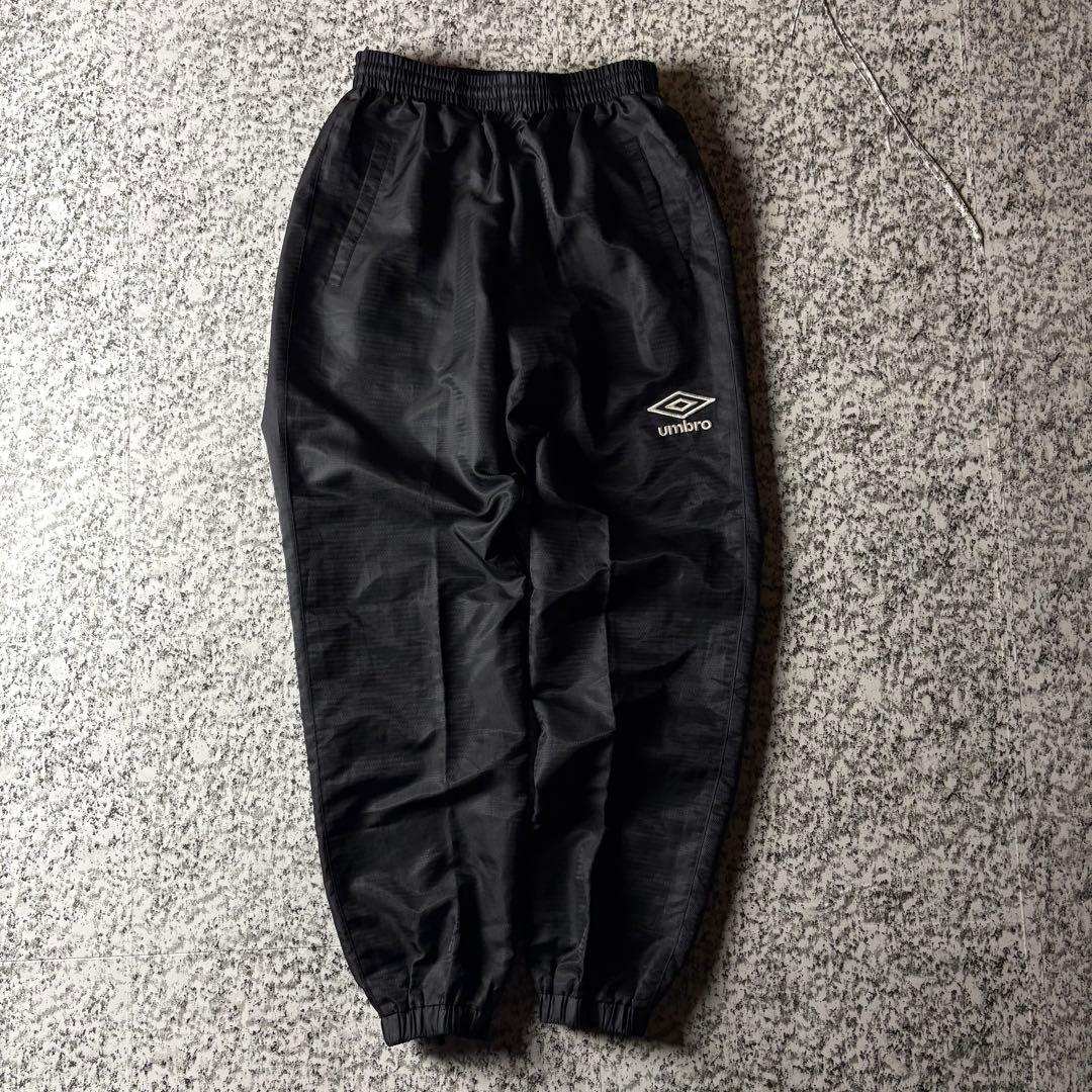 セットアップ　umbro アンブロ　ナイロンピステ　フットサル　上下セット