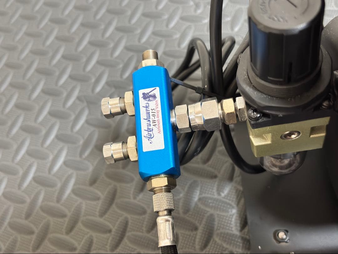 エアブラシ用コンプレッサーV2＋4WAY分岐＋クランプ式ホルダー まとめ売り