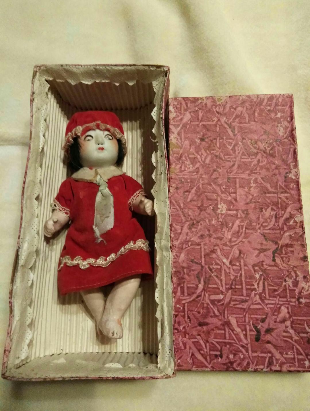 アンティーク　西洋人形　眼をつむります。