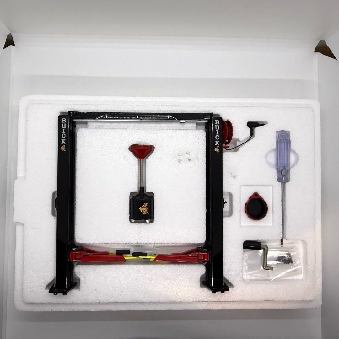 最終値下げ　激レア　BUICK 2 POST LIFT 1:18スケール 限定版