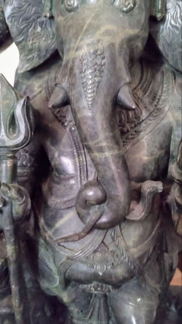 【極上・希少】インド直輸入 ガネーシャ像（天然クロライト石）