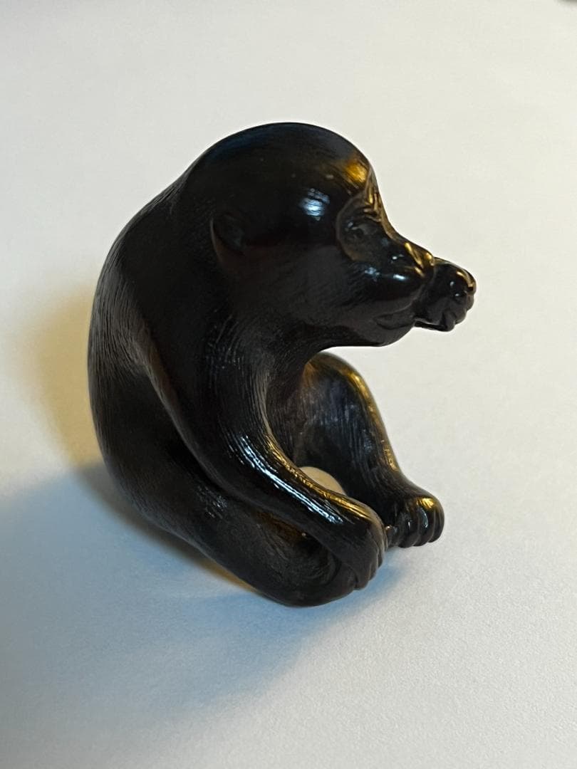 根付　猿　線刻銘「白龍」