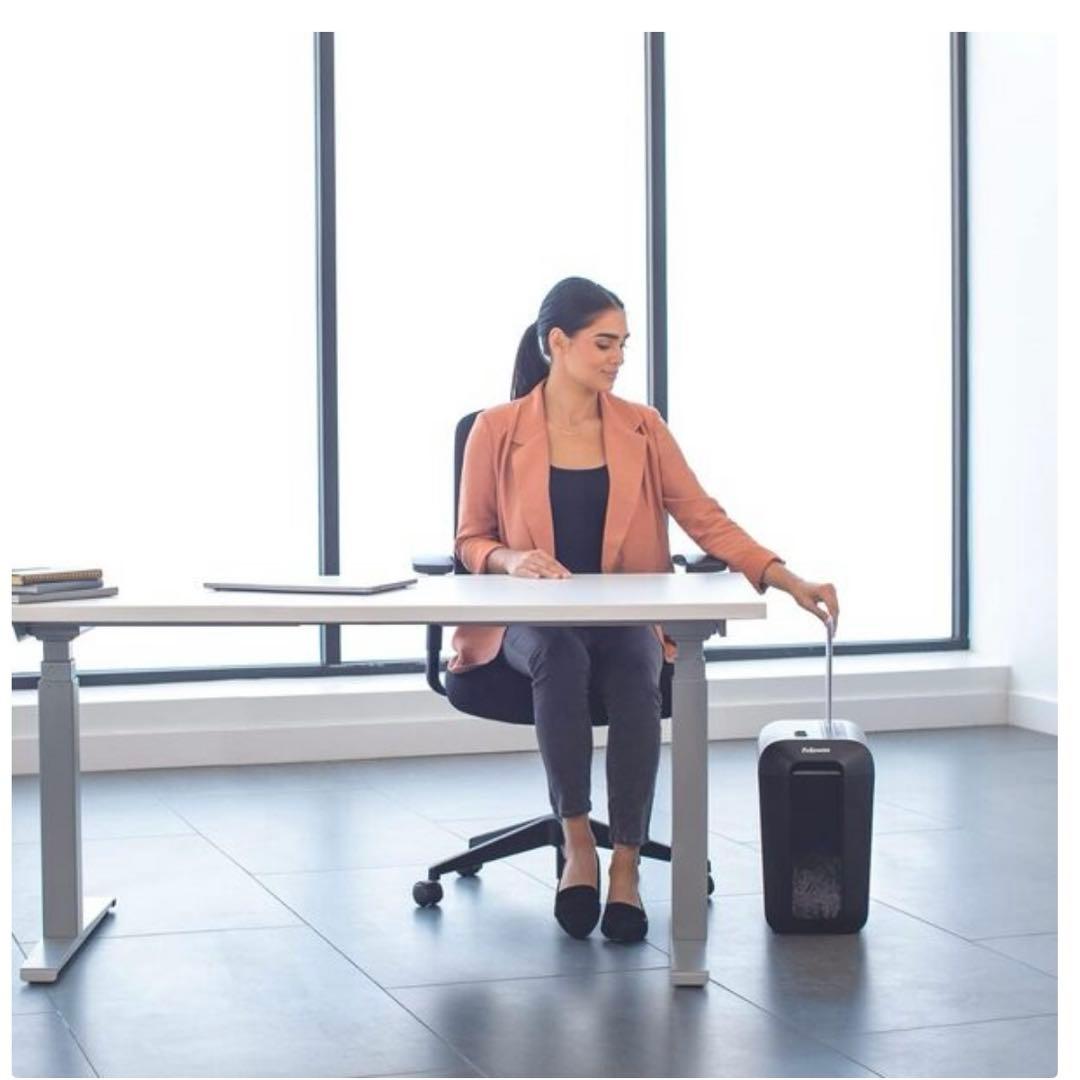 新品未開封 Fellowes フェローズ LX65 シュレッダー