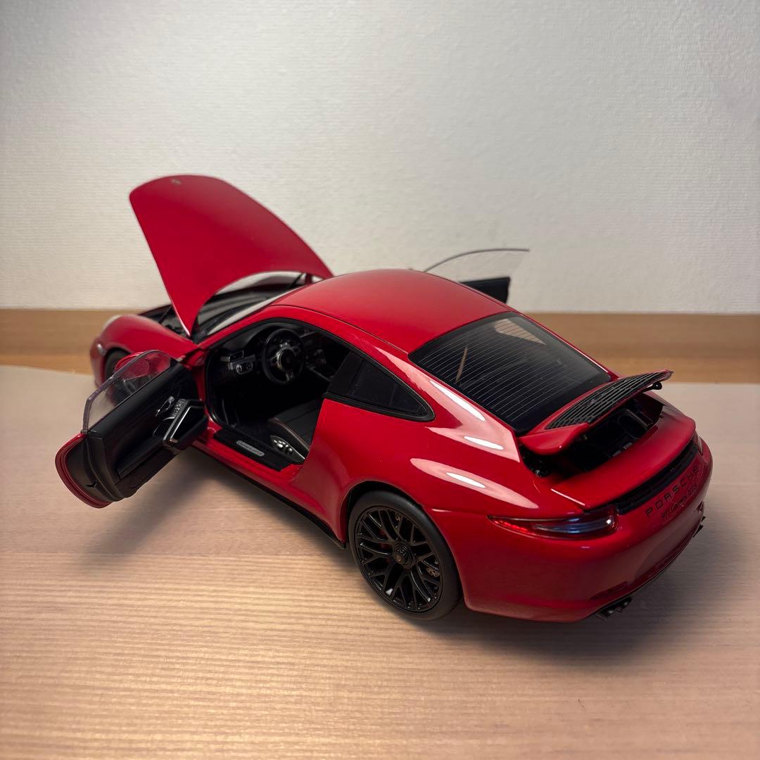 シュコー　ポルシェ 911 GTS レッド 1/18 ミニカー