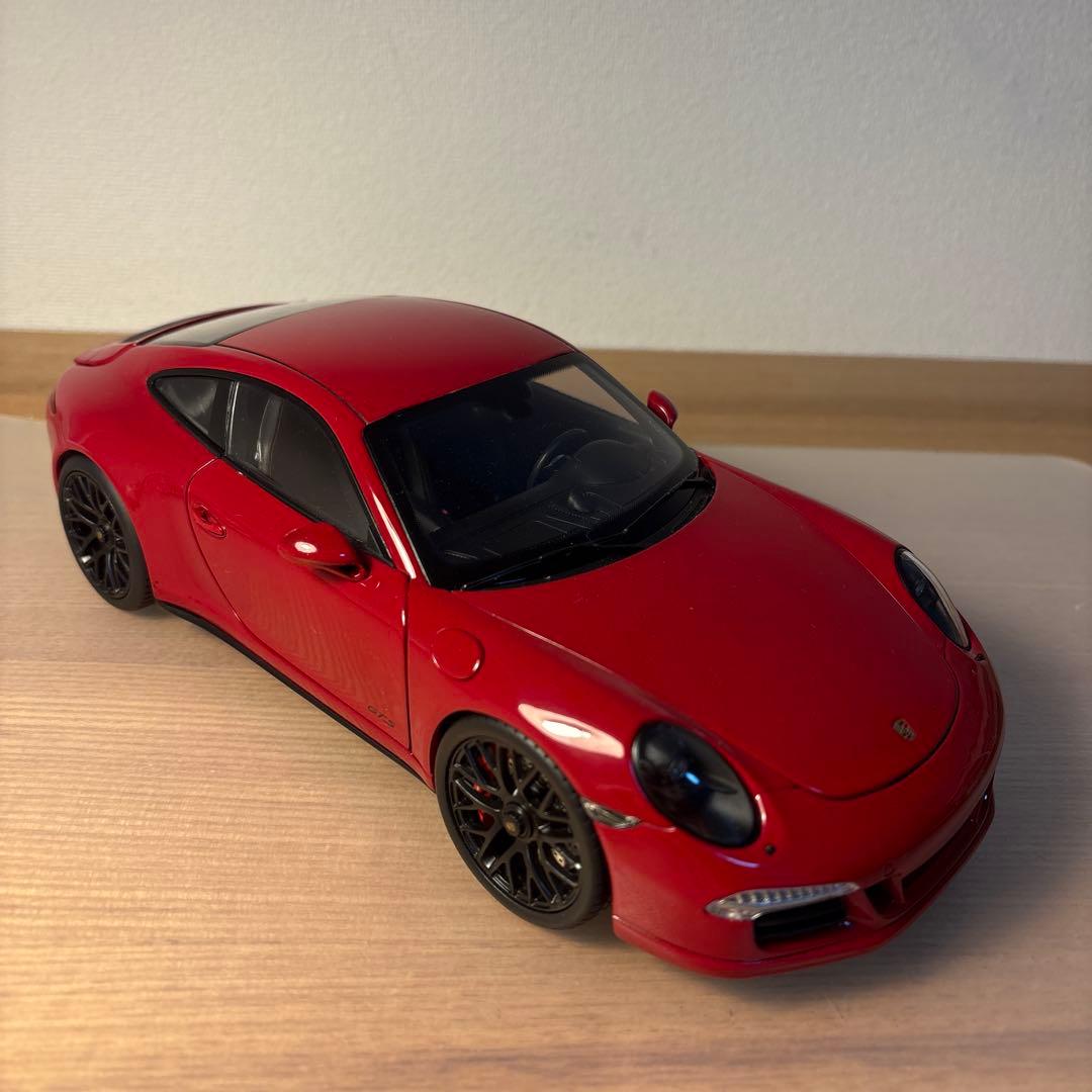 シュコー　ポルシェ 911 GTS レッド 1/18 ミニカー