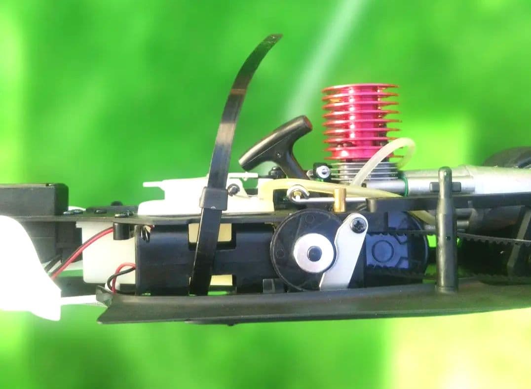 ディアゴスティーニFerrari F2004エンジンラジコンカー大量部品セット